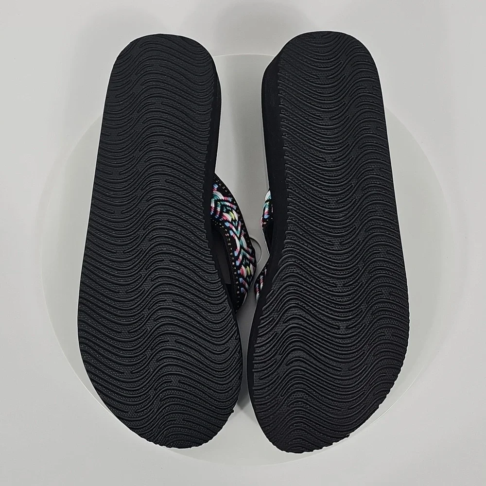 NWOT QLEYO Platform Flip Flops Black Aztec Print Comfort Sandals 11 Beach Cruise